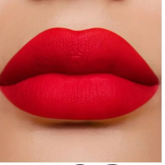 Bright Red waterproof lipstick - Picture 2 of 4